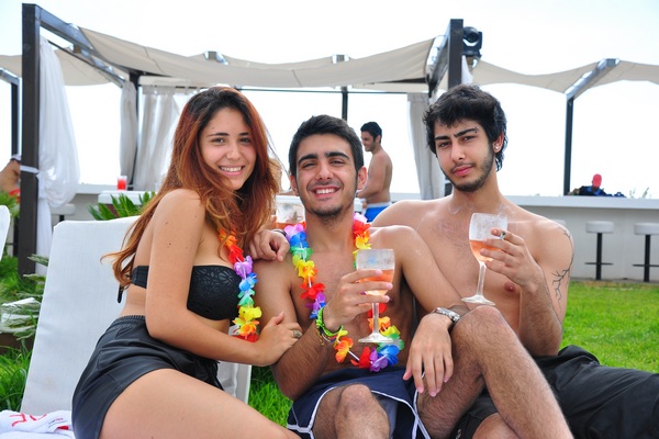 Publicity Sea The World In Colors
